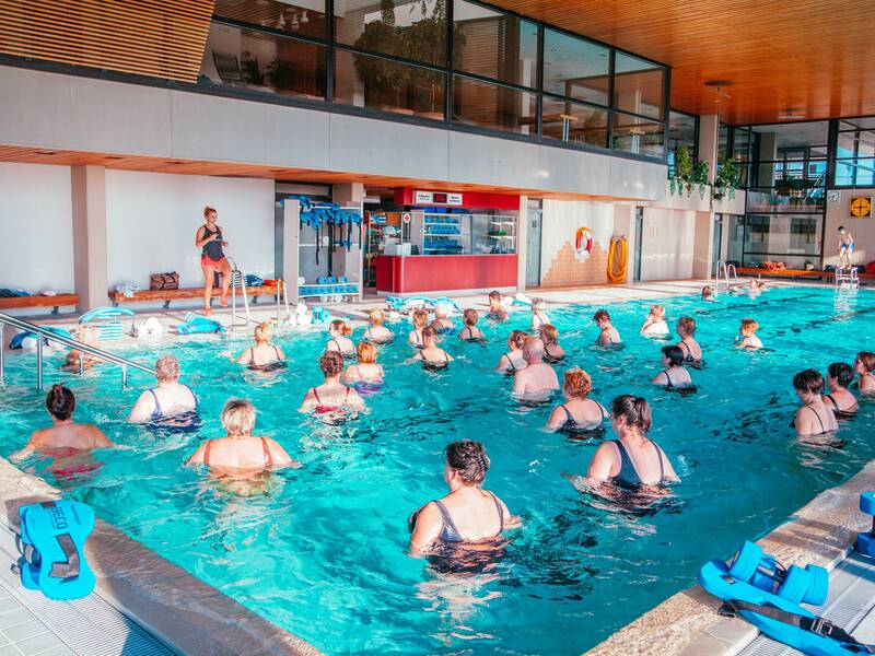 Bild vom Aldinger Hallenbad Gruppe beim Aquajogging